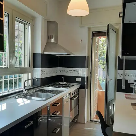 Schwarzes Und Weisses Loft - By Interhome Lägenhet Rom